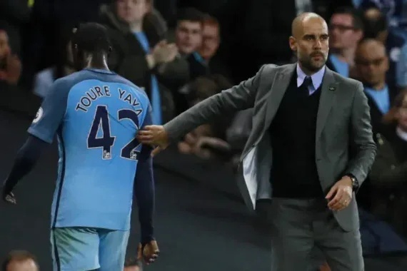 Yaya Touré e Pep Guardiola - Ph Al Jazeera