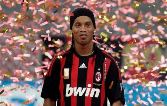 Milan, Ronaldinho nostalgico ricorda il giorno della sua presentazione
